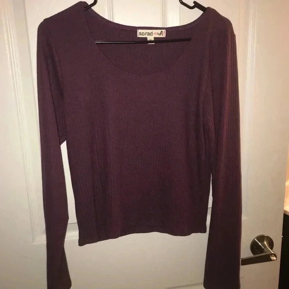🌟Burgundy top 🌟 - Picture 1 of 3